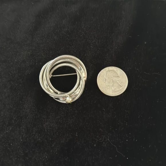 Round Silver Brooch with Simulated Pearl - Picture 3 of 4